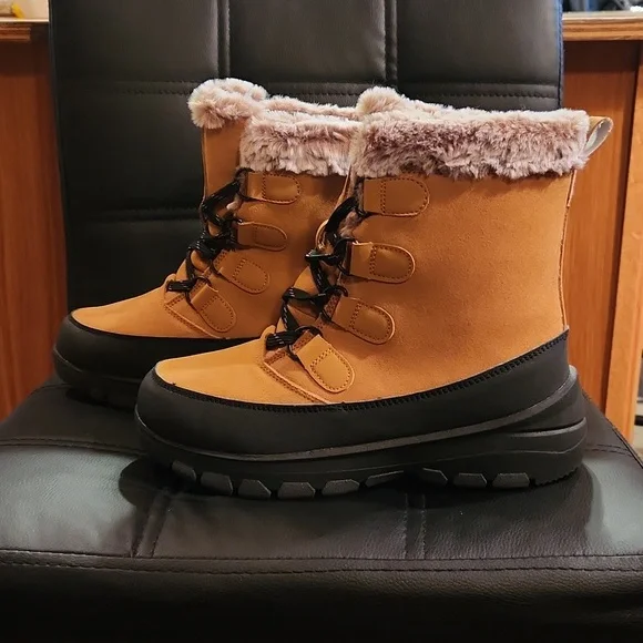 (NWOT) Women All IN MOTION Winter boots - Picture 3 of 9